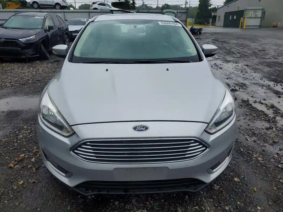 1FADP3N27JL271877 2018 FORD FOCUS-4