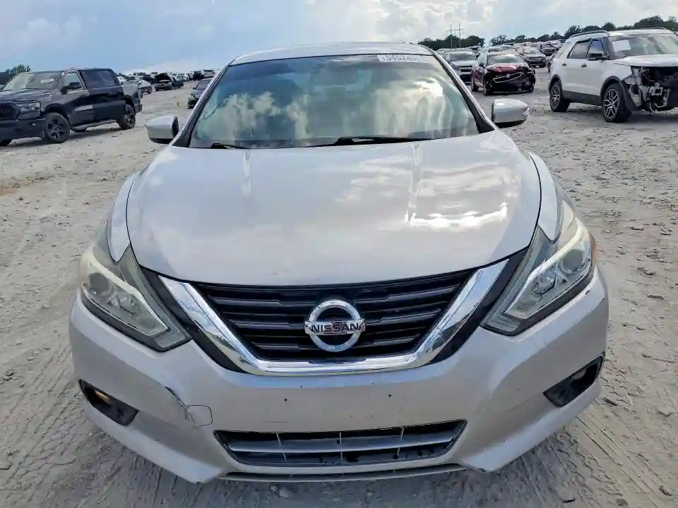 1N4AL3AP8HC195712 2017 NISSAN ALTIMA-4