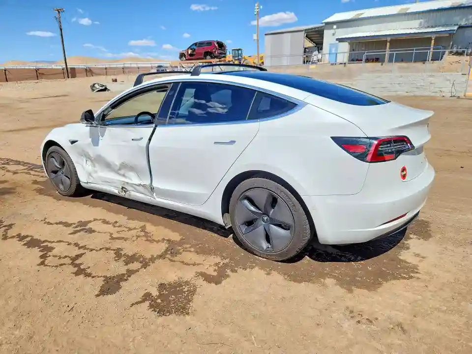 5YJ3E1EB5JF085340 2018 TESLA MODEL 3-1