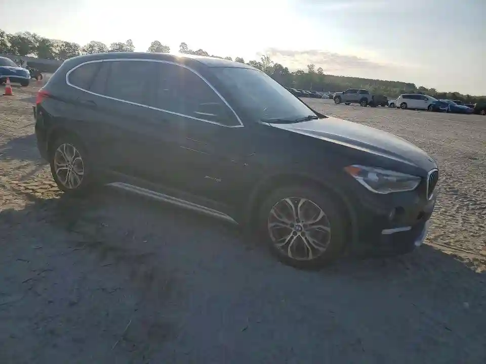 WBXHT3C34J5F92921 2018 BMW X1-3