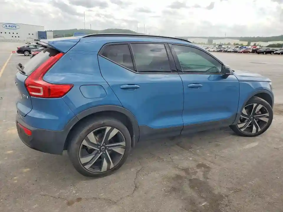 YV4L12UX2P2023689 2023 VOLVO XC40-2