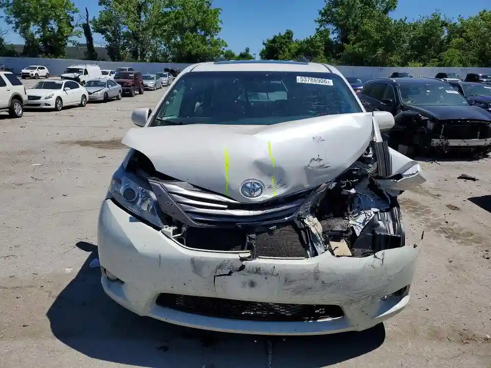 5TDYZ3DC2HS821415 2017 TOYOTA SIENNA-4