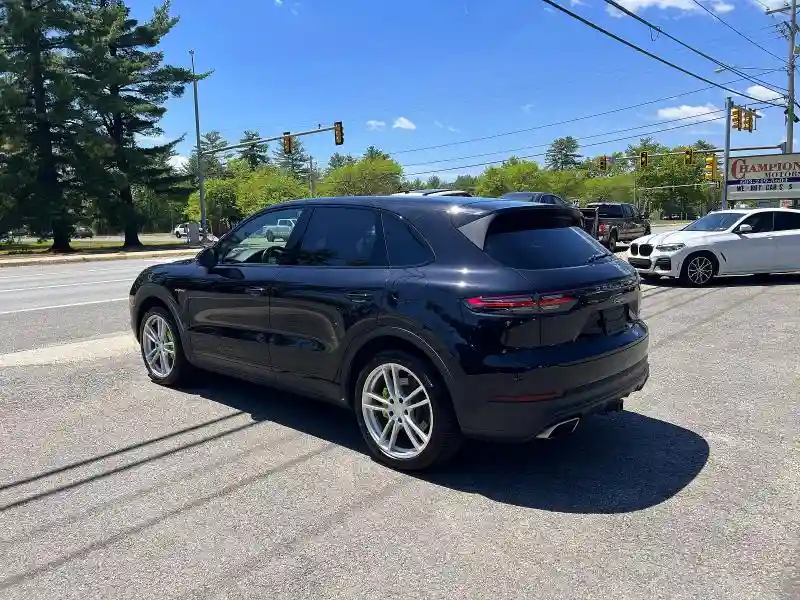 WP1AE2AY8KDA52072 2019 PORSCHE CAYENNE-2