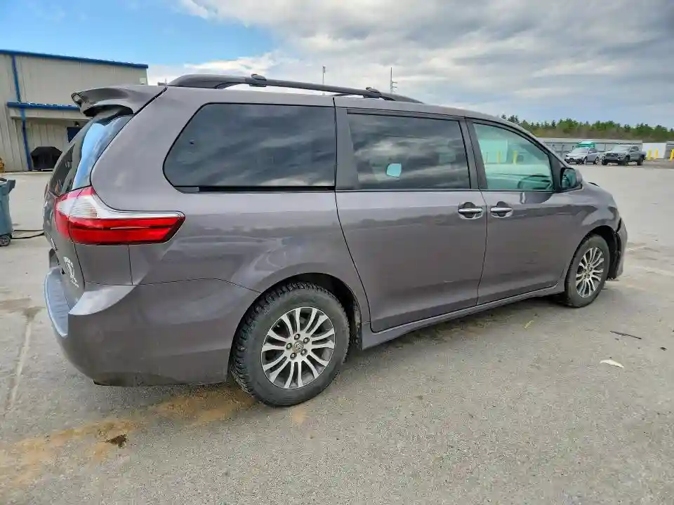 5TDYZ3DC3KS988776 2019 TOYOTA SIENNA-2