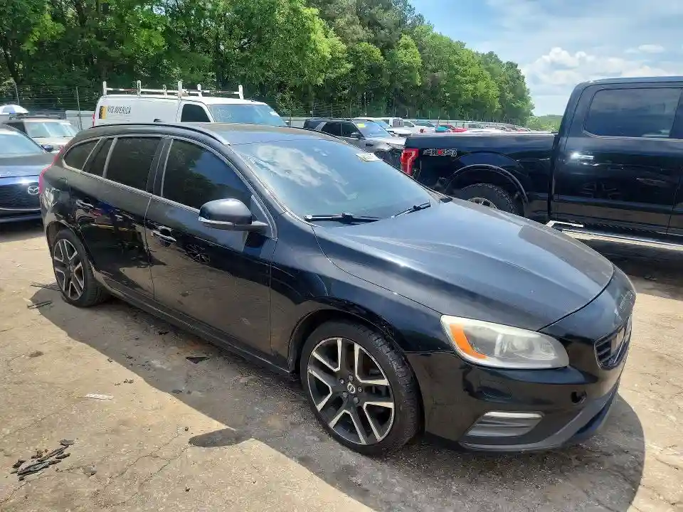 YV140MELXJ2389290 2018 VOLVO V60-3