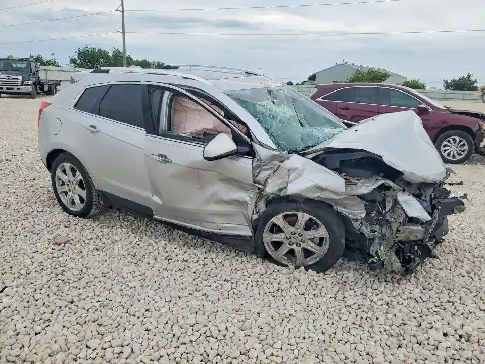 3GYFNCE34GS527813 2016 CADILLAC SRX-3