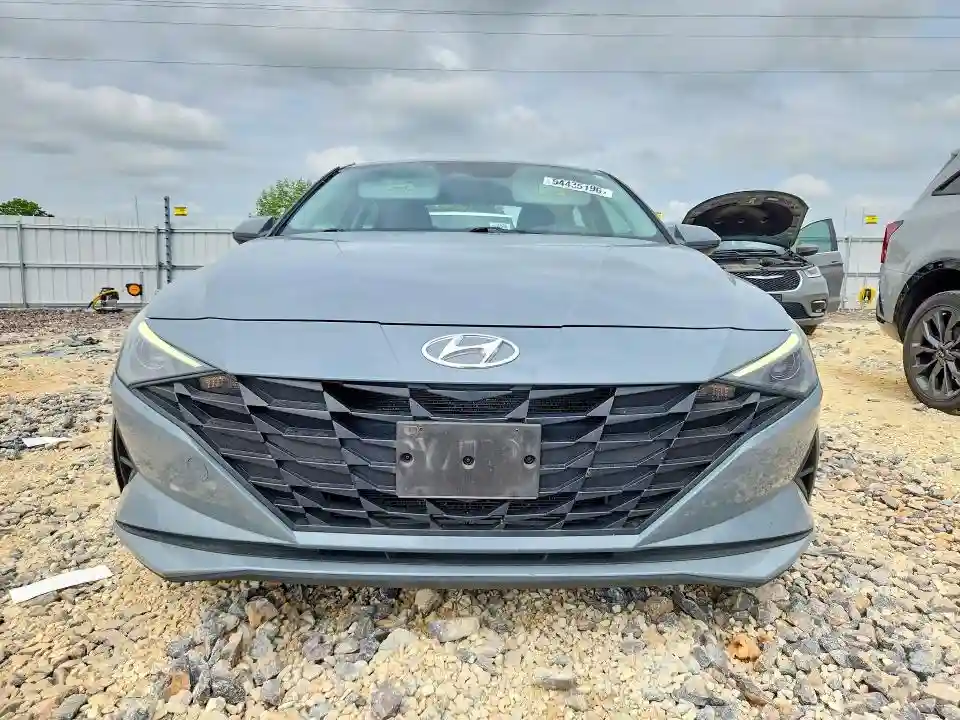 KMHLM4AG4NU285107 2022 HYUNDAI ELANTRA-4
