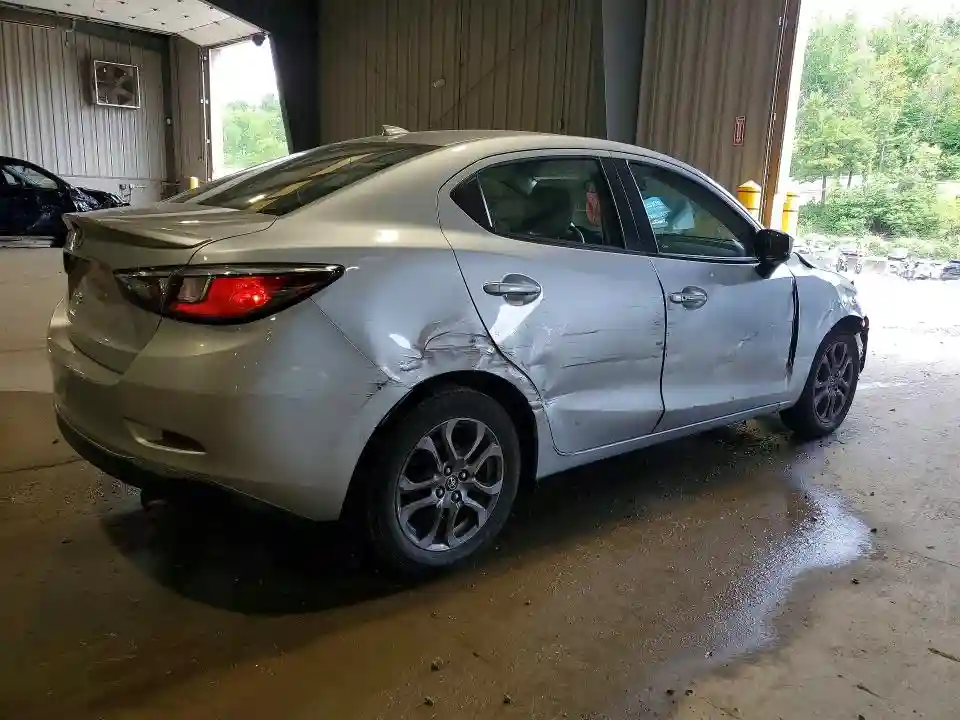 3MYDLBYV2KY504340 2019 TOYOTA YARIS-2