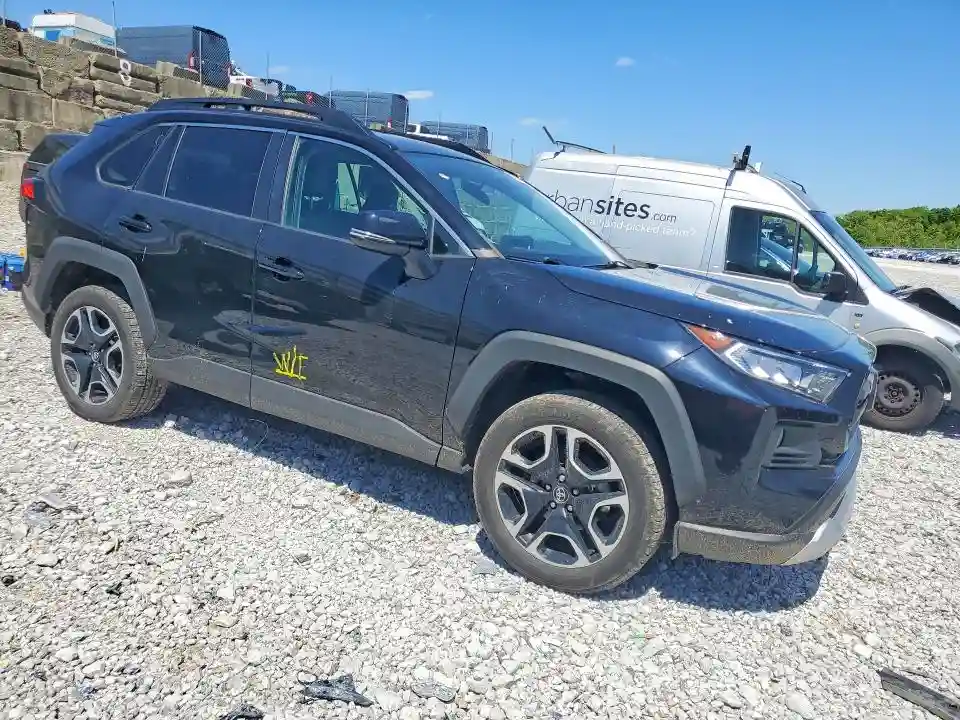 2T3J1RFV6MW166677 2021 TOYOTA RAV4-3
