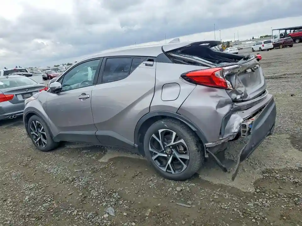 NMTKHMBX2JR024106 2018 TOYOTA C-HR-1