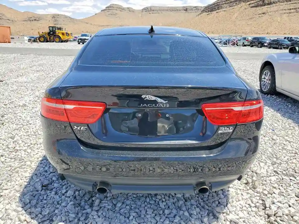 SAJAJ4BV8HCP14987 2017 JAGUAR XE-5