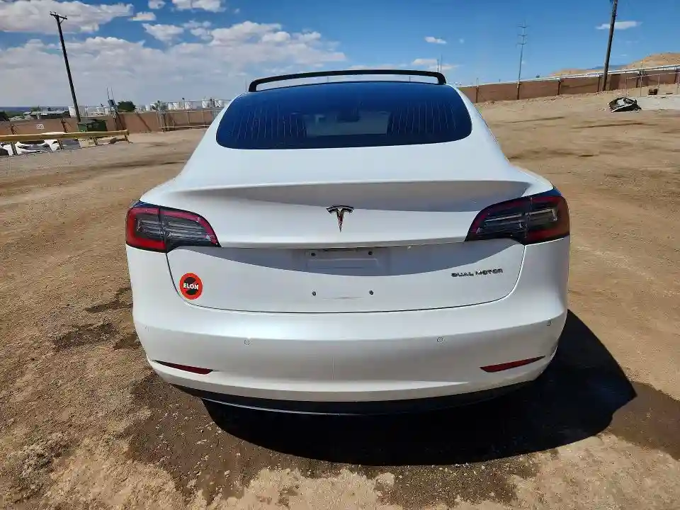 5YJ3E1EB5JF085340 2018 TESLA MODEL 3-5