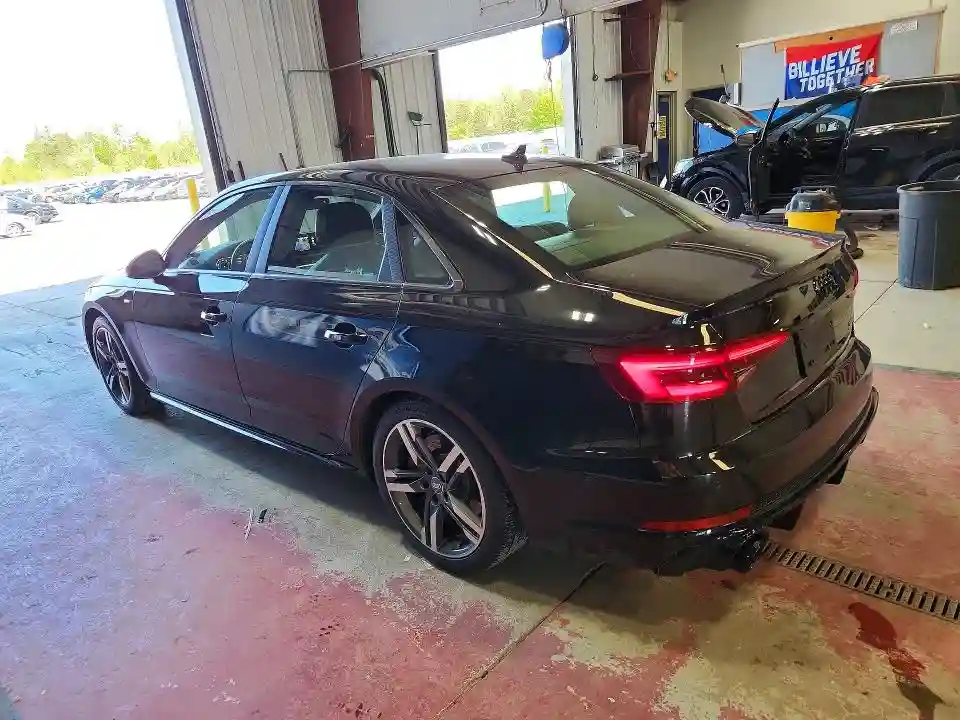 WAUPNAF46JA083894 2018 AUDI A4-1