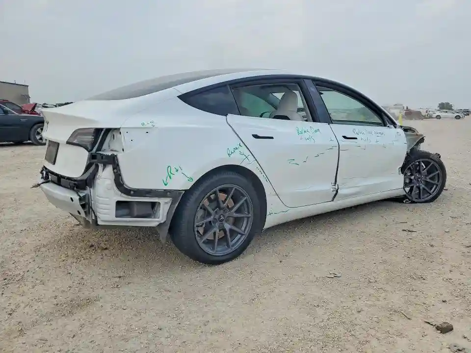 5YJ3E1EA2PF571457 2023 TESLA MODEL 3-2