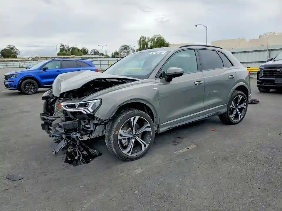 WA1EECF30R1069797 2024 AUDI Q3-0