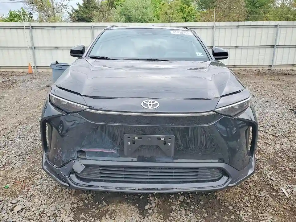 JTMAAAAA5SA067723 2025 TOYOTA BZ4X XLE-4
