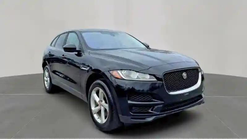 SADCJ2GX3JA235968 2018 JAGUAR F-PACE-0