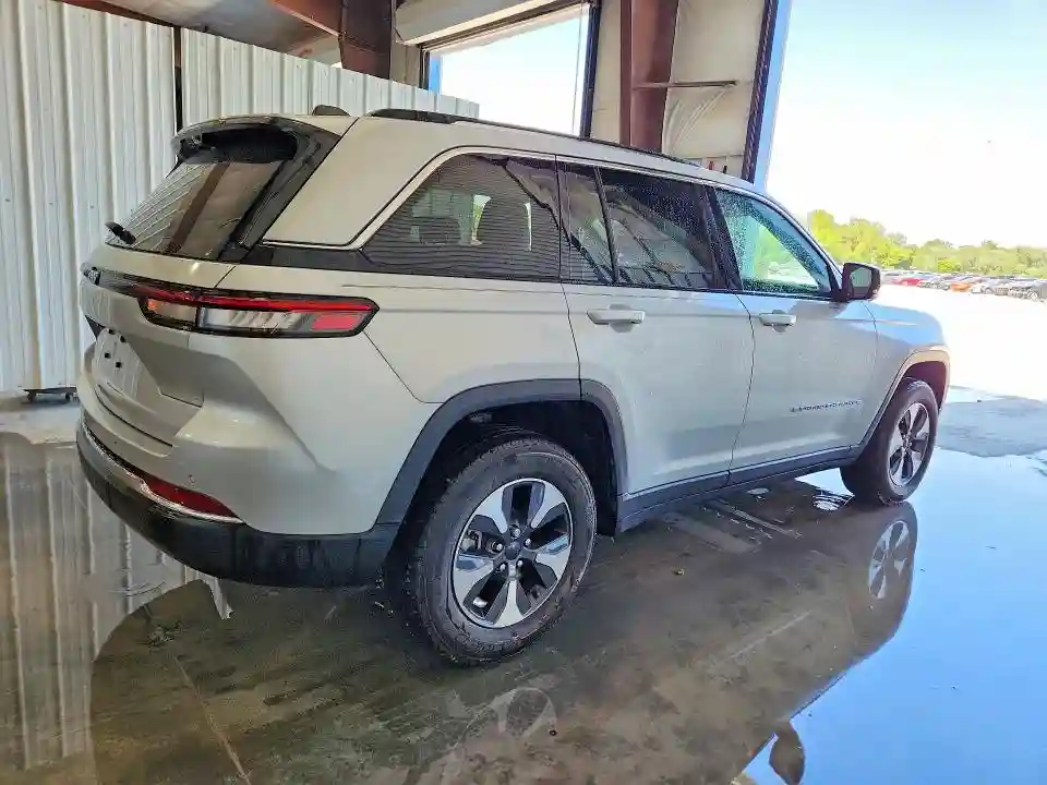 1C4RJYB66PC664834 2023 JEEP CHEROKEE-2