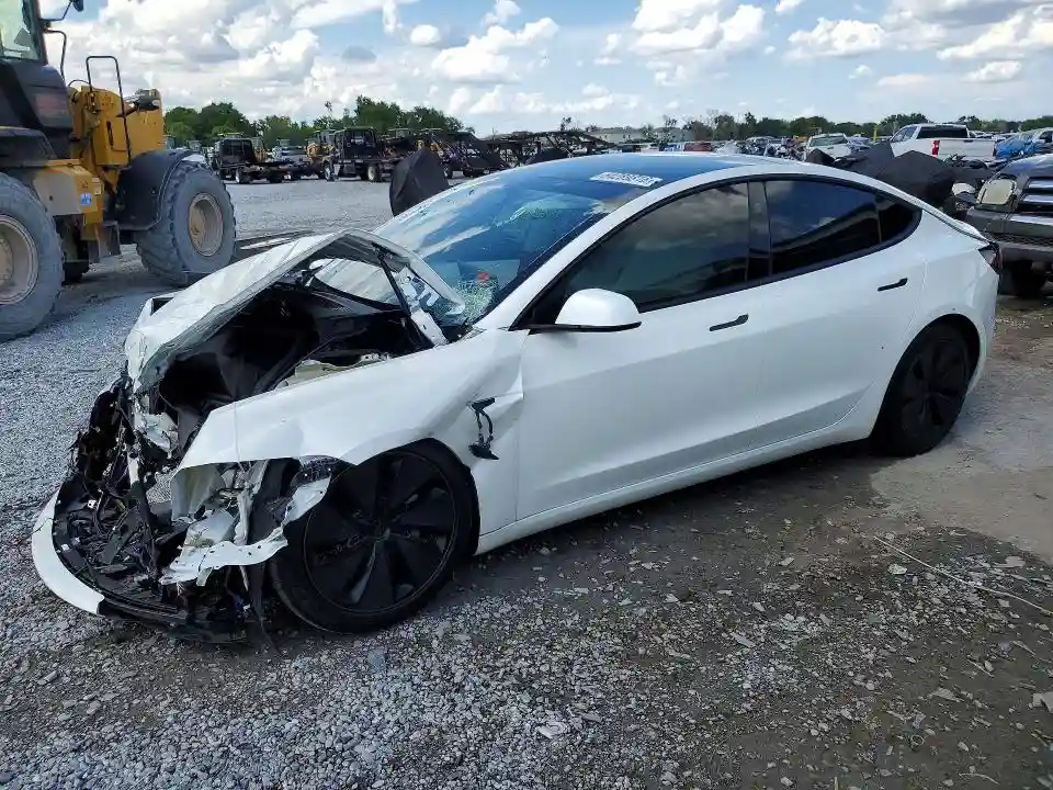 5YJ3E1EA3SF887135 2025 TESLA MODEL 3-0