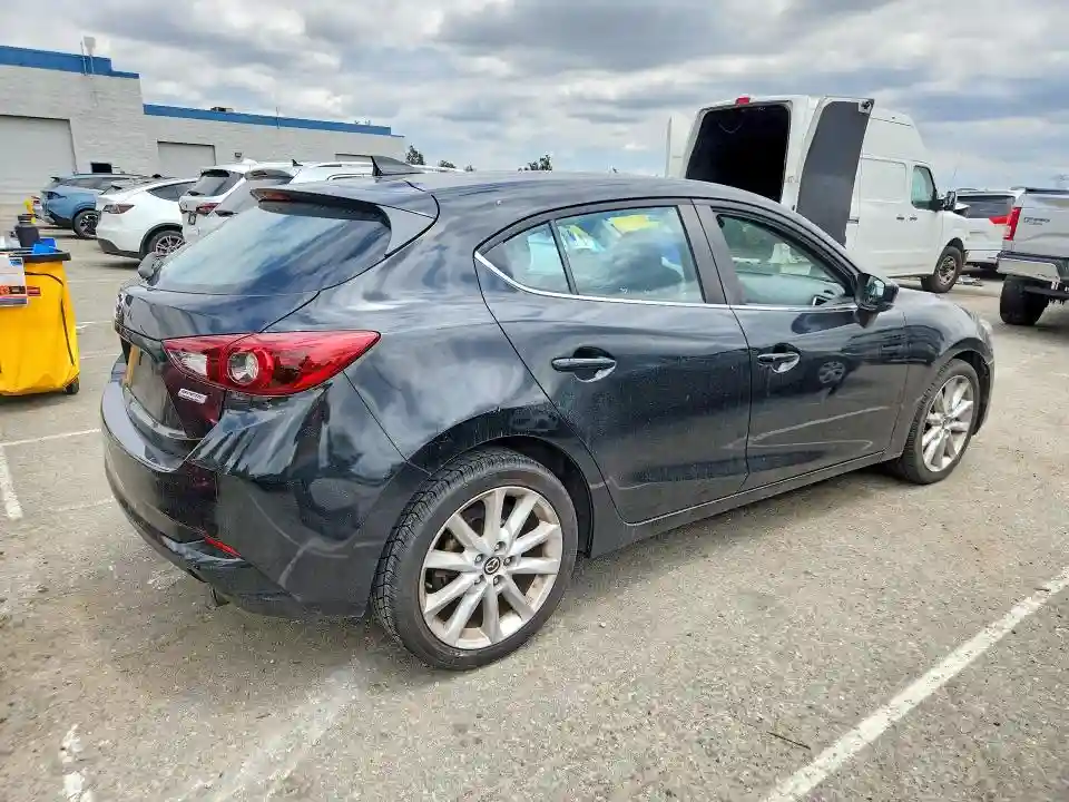 JM1BN1M32H1100126 2017 MAZDA 3-2