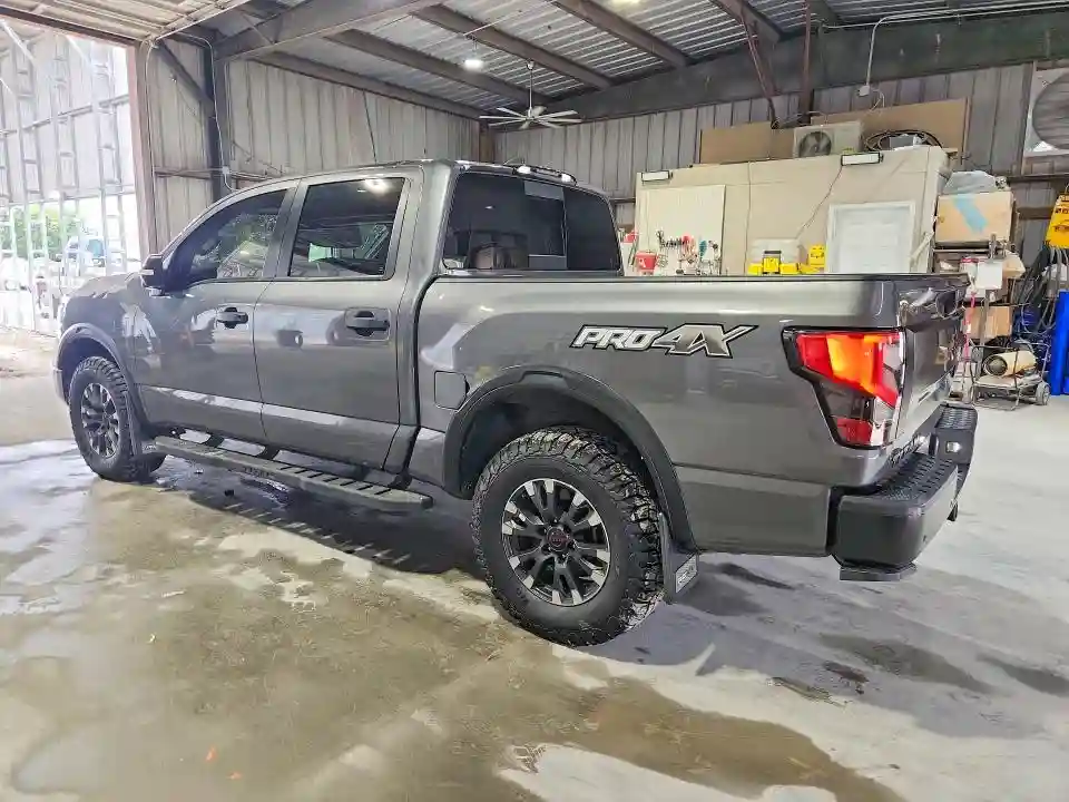 1N6AA1EDXPN104072 2023 NISSAN TITAN-1
