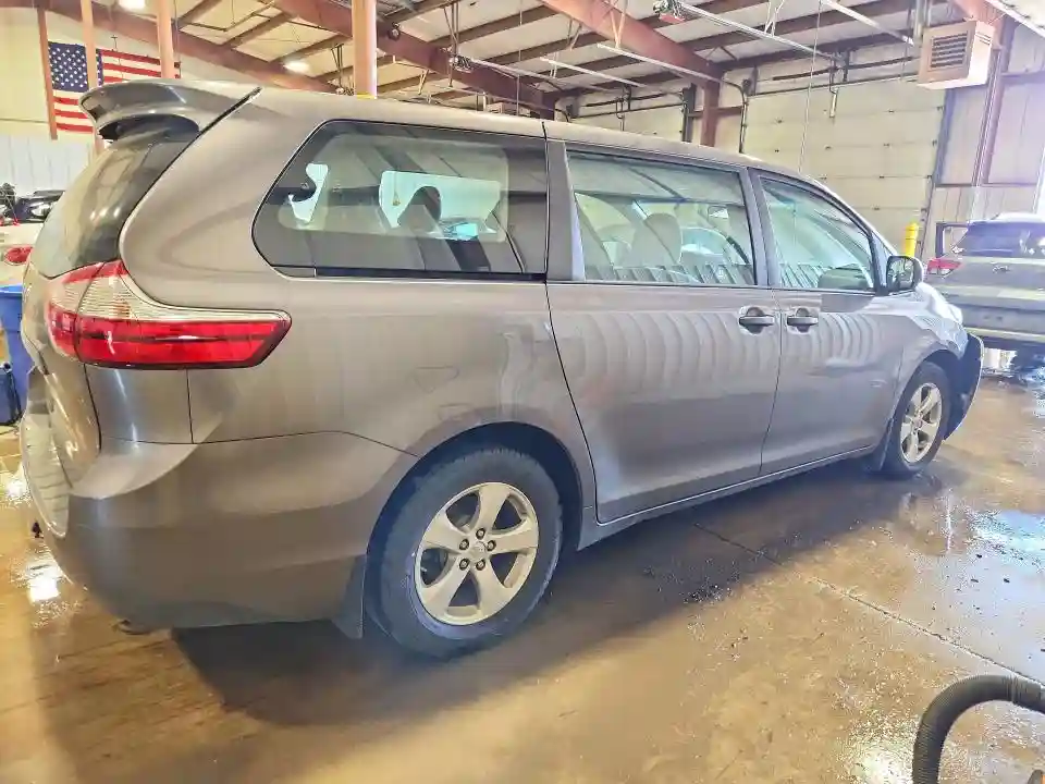5TDZZ3DC8HS874236 2017 TOYOTA SIENNA-2