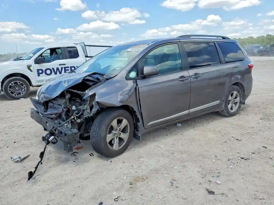 5TDKZ3DC9HS847340 2017 TOYOTA SIENNA-0