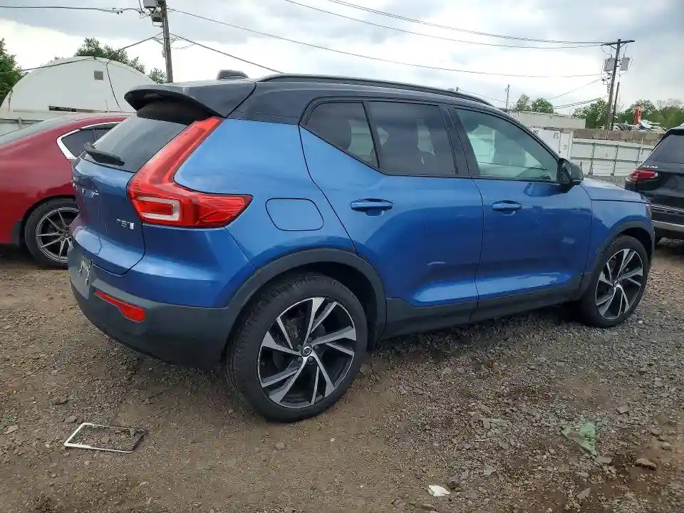 YV4162UM7M2465605 2021 VOLVO XC40-2
