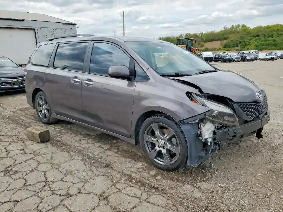 5TDXZ3DC3HS834086 2017 TOYOTA SIENNA-3
