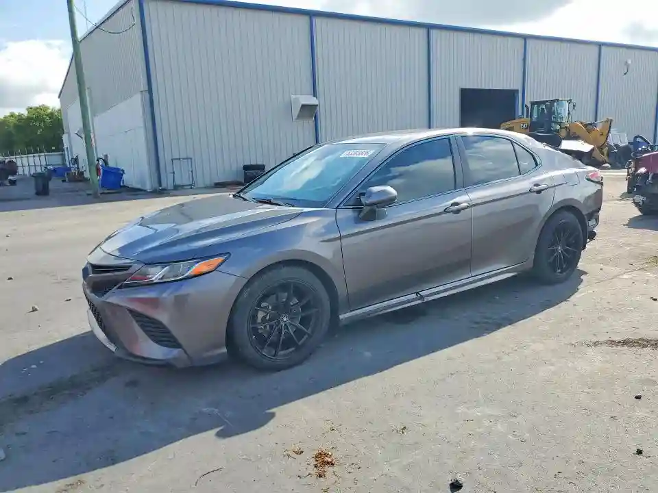 4T1B11HK6JU065040 2018 TOYOTA CAMRY-0