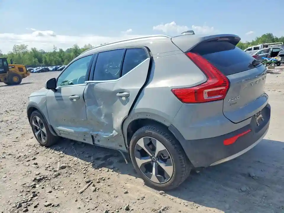 YV4L12UE7S2599978 2025 VOLVO XC40-1