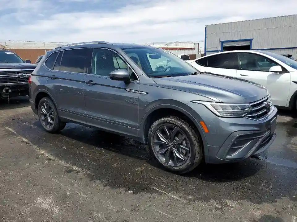 3VV3B7AX4PM055992 2023 VOLKSWAGEN TIGUAN-3