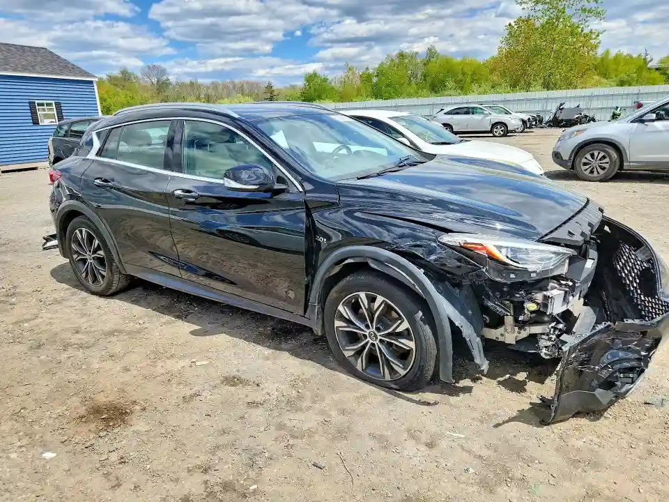 SJKCH5CR0JA049933 2018 INFINITI QX30-3