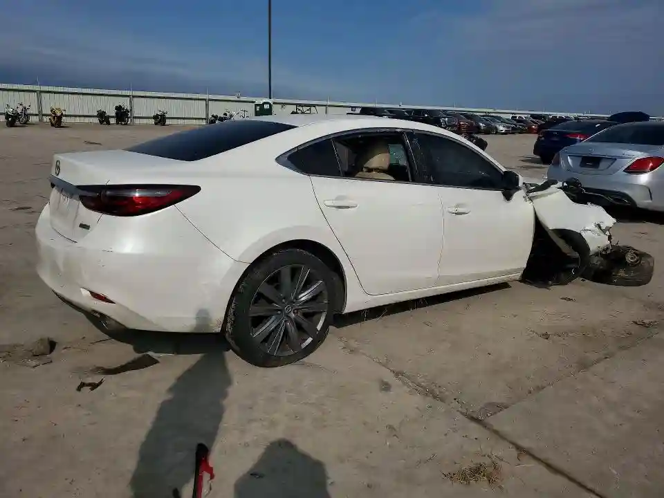 JM1GL1VMXJ1331803 2018 MAZDA 6-2