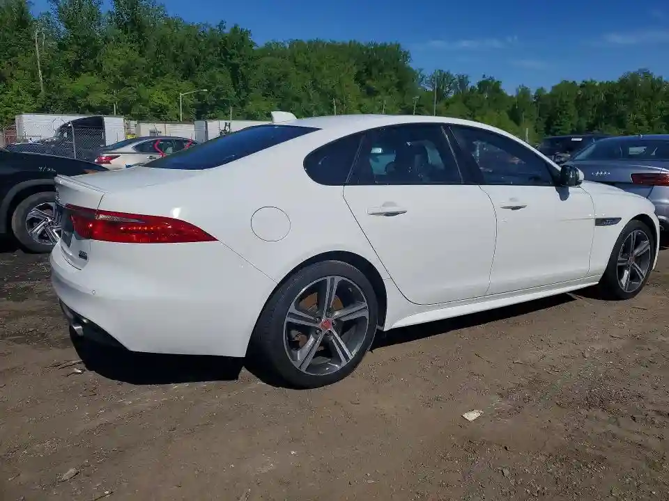 SAJBL4FX1JCY55237 2018 JAGUAR XF-2