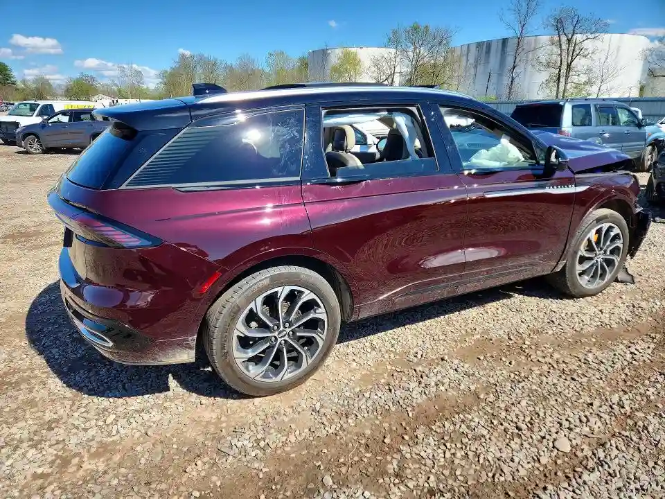 5LMPJ8KA7SJ897890 2025 LINCOLN NAUTILUS-2