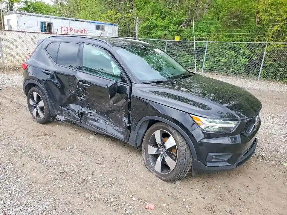 YV4162UK1L2283136 2020 VOLVO XC40-3