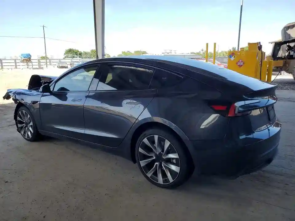5YJ3E1EA4SF895034 2025 TESLA MODEL 3-1