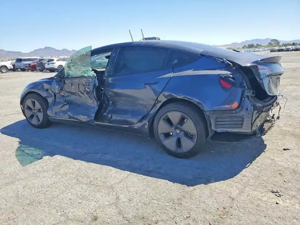 5YJ3E1EA9PF707938 2023 TESLA MODEL 3-2