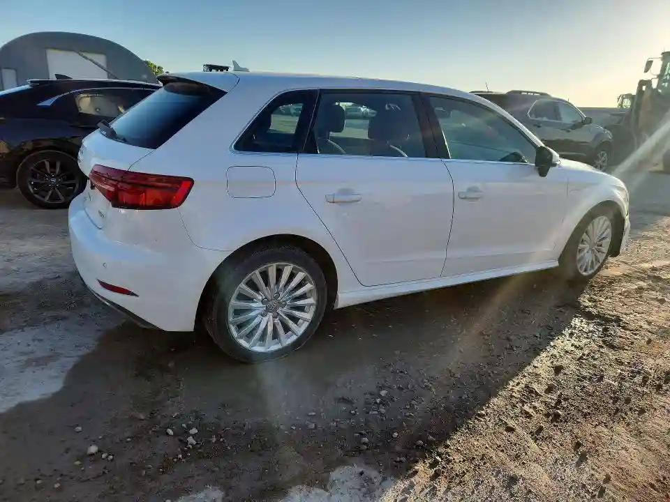 WAUTPBFF8JA062268 2018 AUDI A3-2