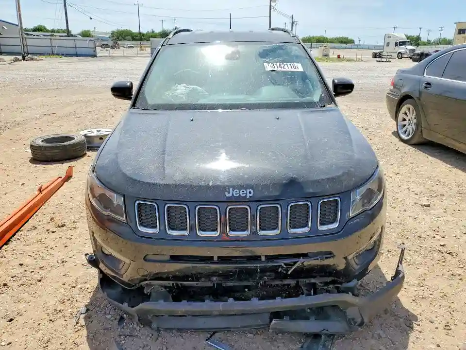 3C4NJDBB9JT116892 2018 JEEP COMPASS-4