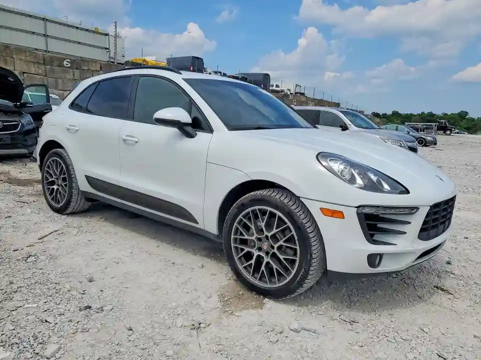 WP1AB2A56GLB48617 2016 PORSCHE MACAN-3