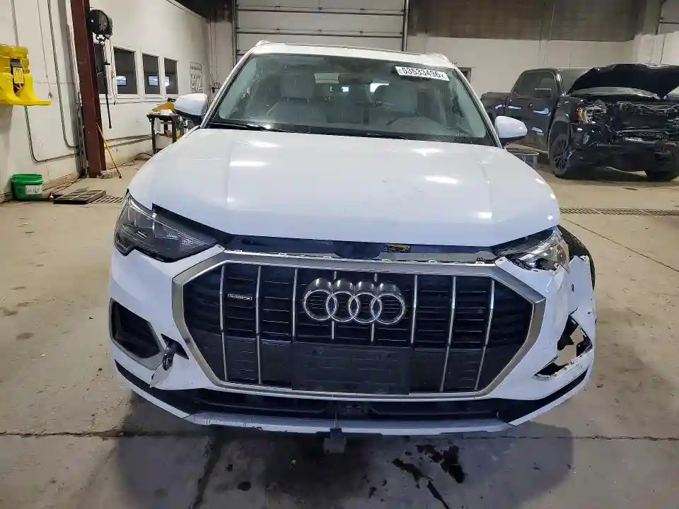 WA1AECF37K1076623 2019 AUDI Q3-4