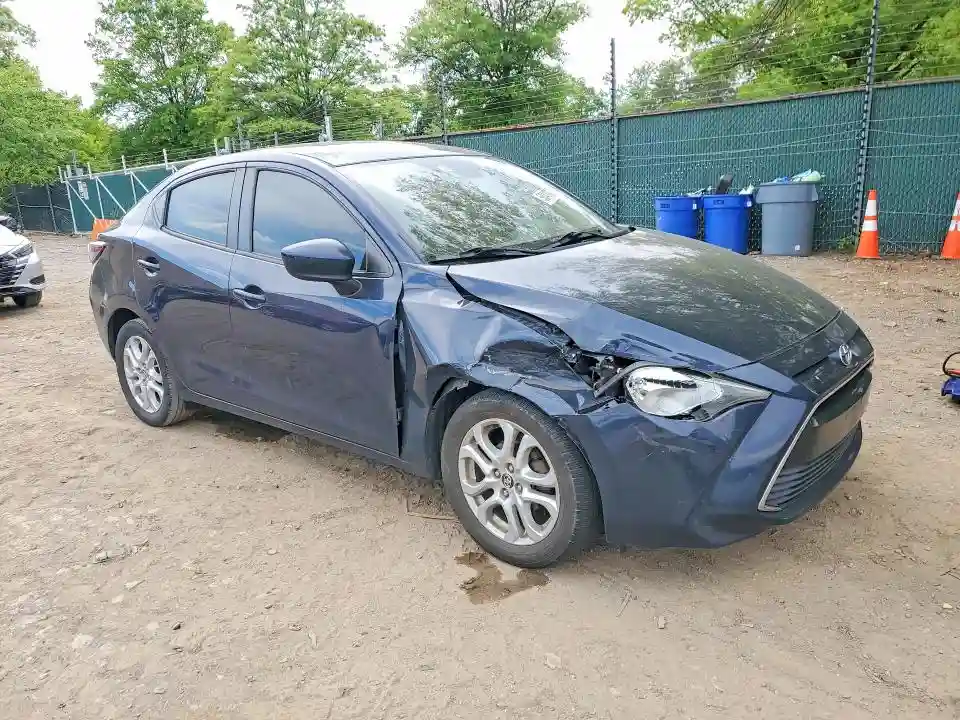3MYDLBYV0HY151427 2017 TOYOTA YARIS-3