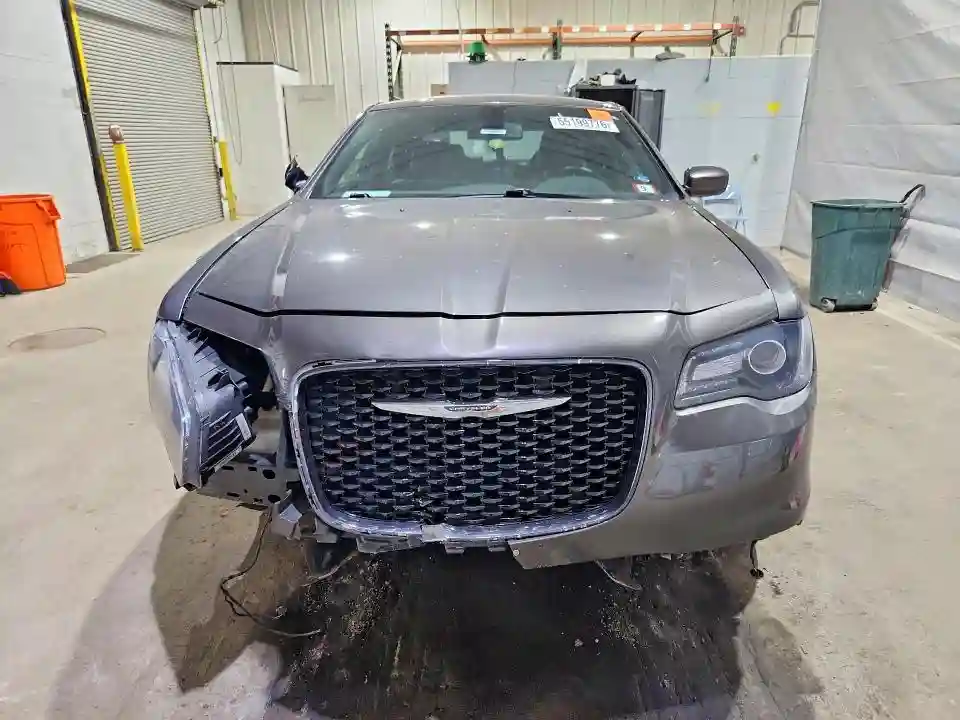 2C3CCAGG8HH597326 2017 CHRYSLER 300-4