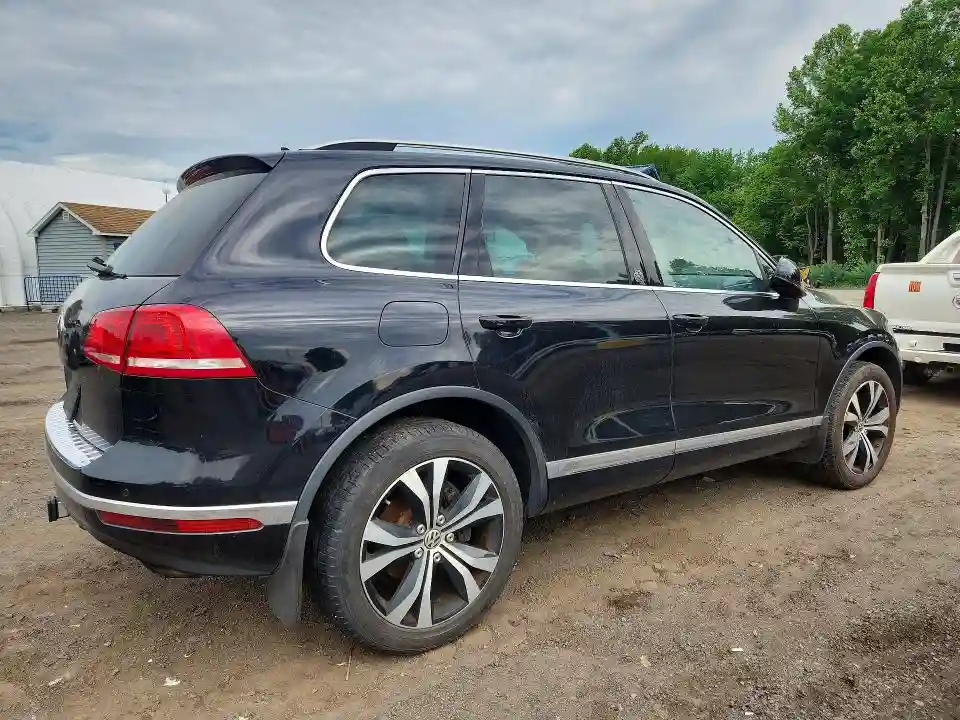 WVGRF7BP9HD000586 2017 VOLKSWAGEN TOUAREG-2