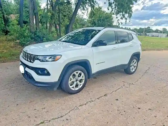 3C4NJDBN8ST620426 2025 JEEP COMPASS-1