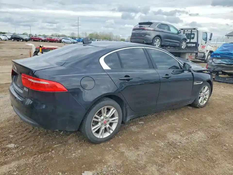 SAJAJ4FN1JCP28228 2018 JAGUAR XE-2
