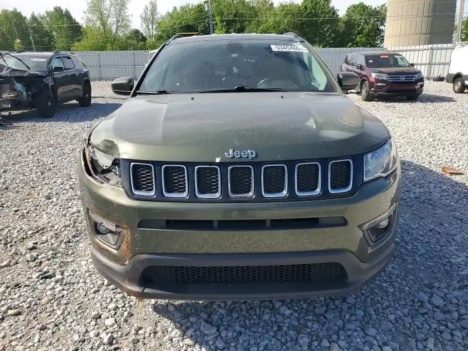 3C4NJDBB9JT142733 2018 JEEP COMPASS-4