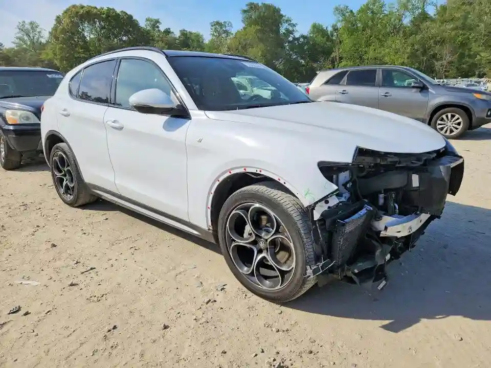 ZASPAKBN3P7D58962 2023 ALFA ROMEO STELVIO-3